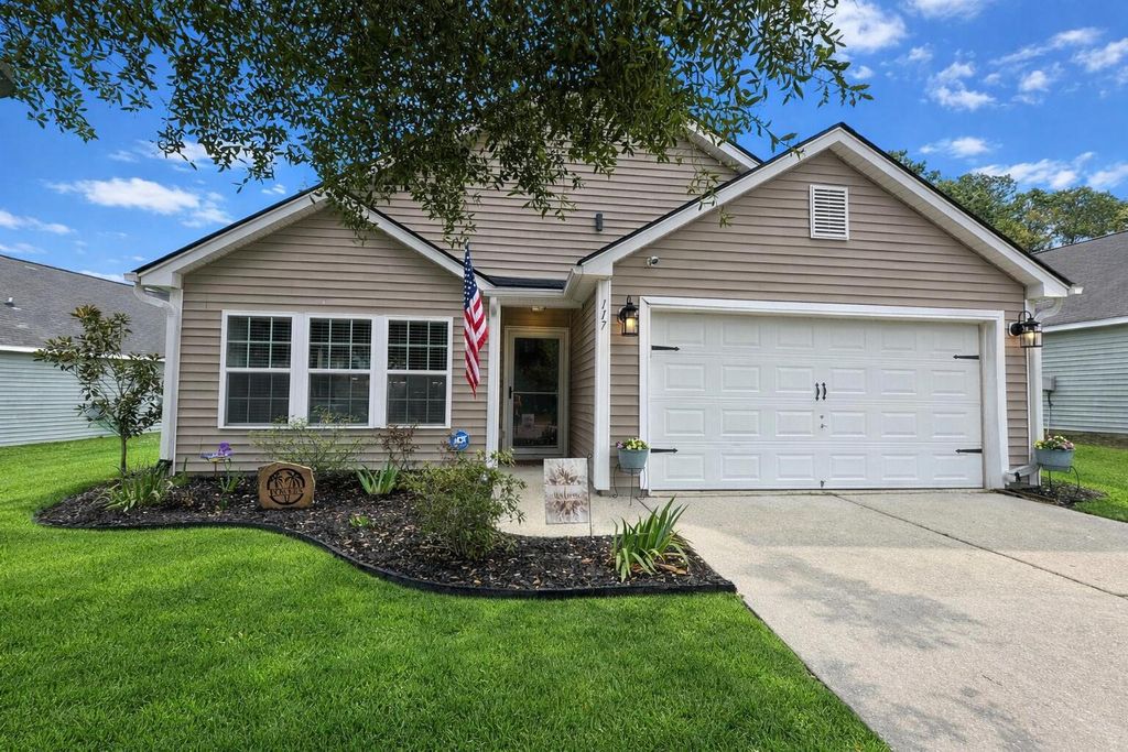 Photo of 117 Malibu Road, Summerville, SC 29483 (MLS # 26010959)