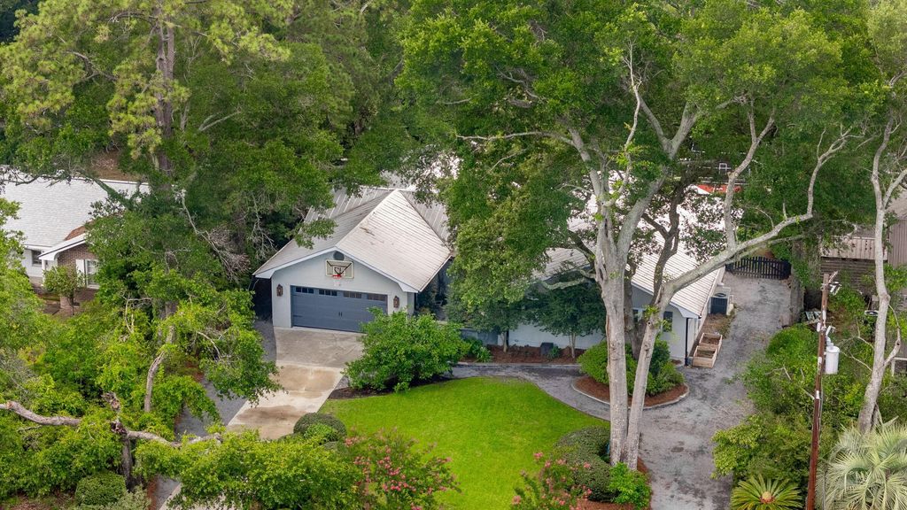 Photo of 460 Trapier Drive, Charleston, SC 29412 (MLS # 25019388)
