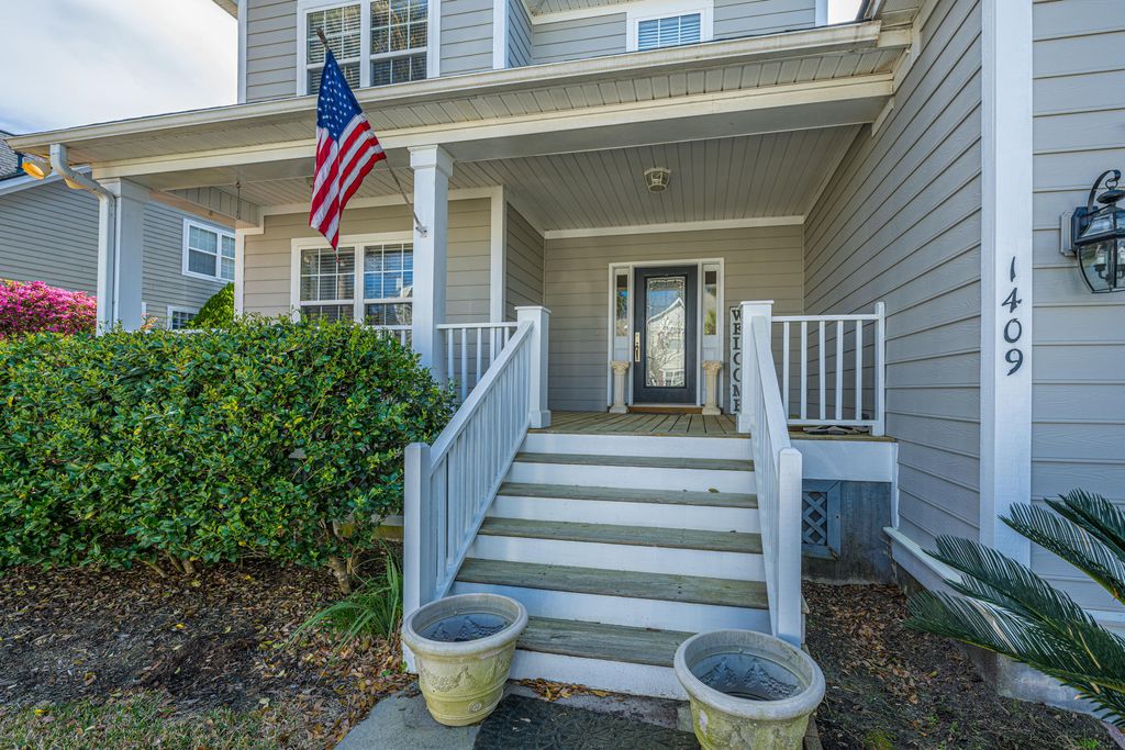 Photo of 1409 Bloomingdale Lane, Mount Pleasant, SC 29466 (MLS # 26007234)