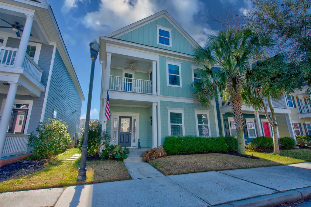 Photo of 407 Forsythia Avenue, Summerville, SC 29483 (MLS # 26001785)