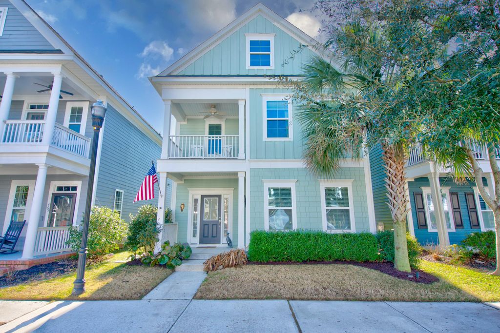 Photo of 407 Forsythia Avenue, Summerville, SC 29483 (MLS # 26001785)