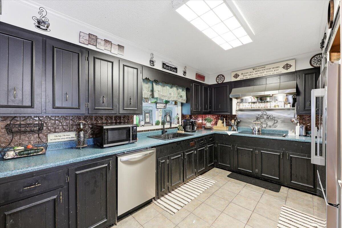 1566/1966 Hoffman Drive