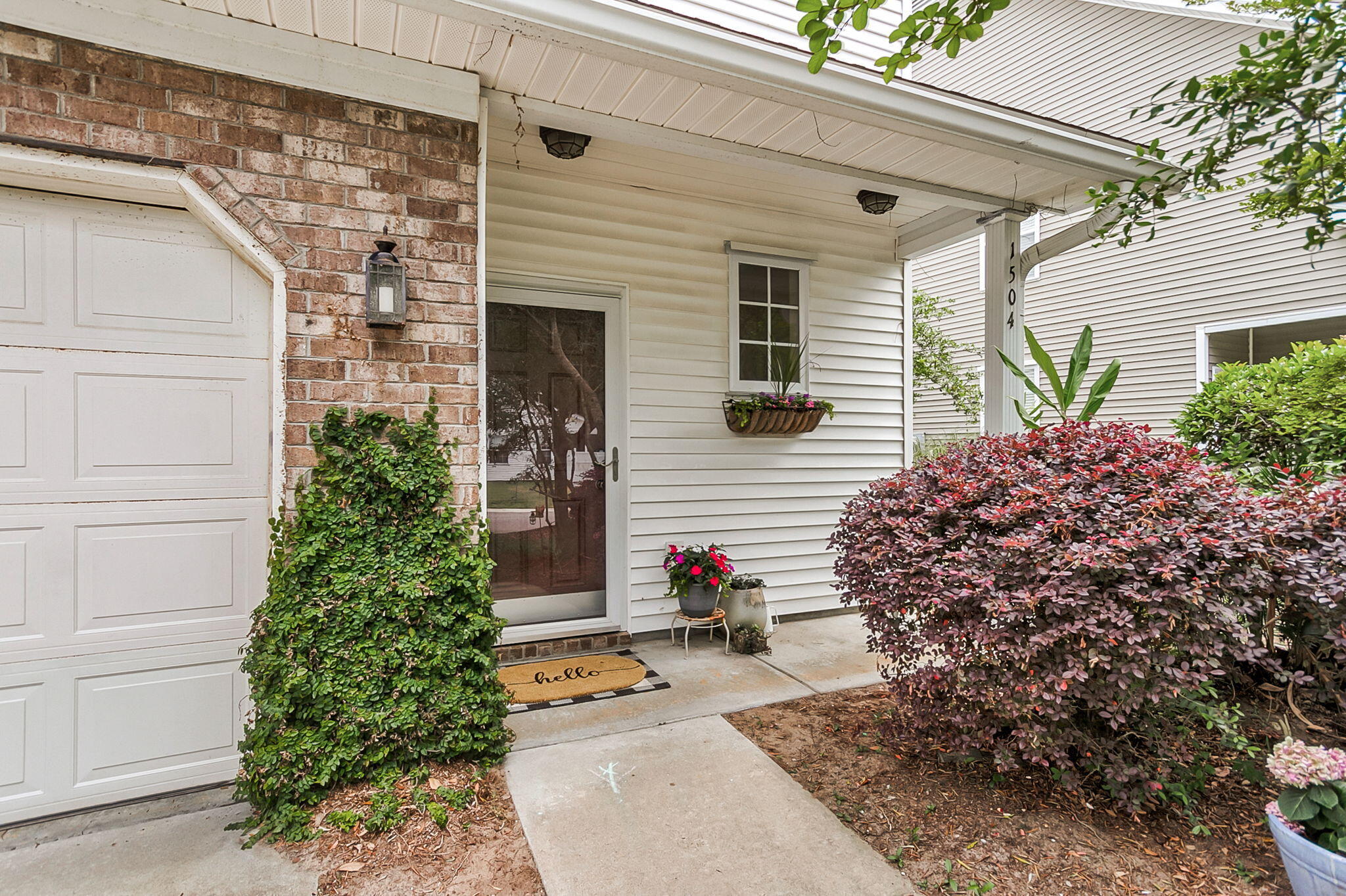 1504 Royal Colony Road