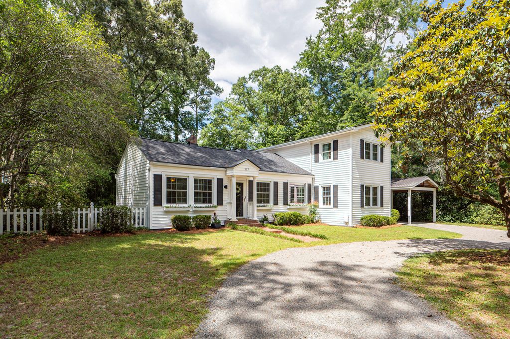 Photo of 117 Pine Grove Avenue, Summerville, SC 29483 (MLS # 25033166)