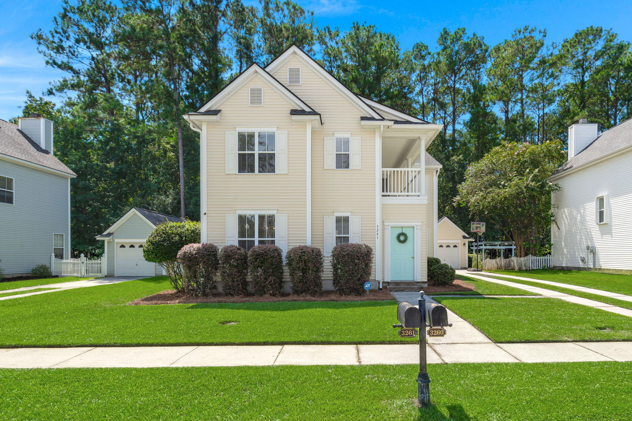 3261 Beaconsfield Road