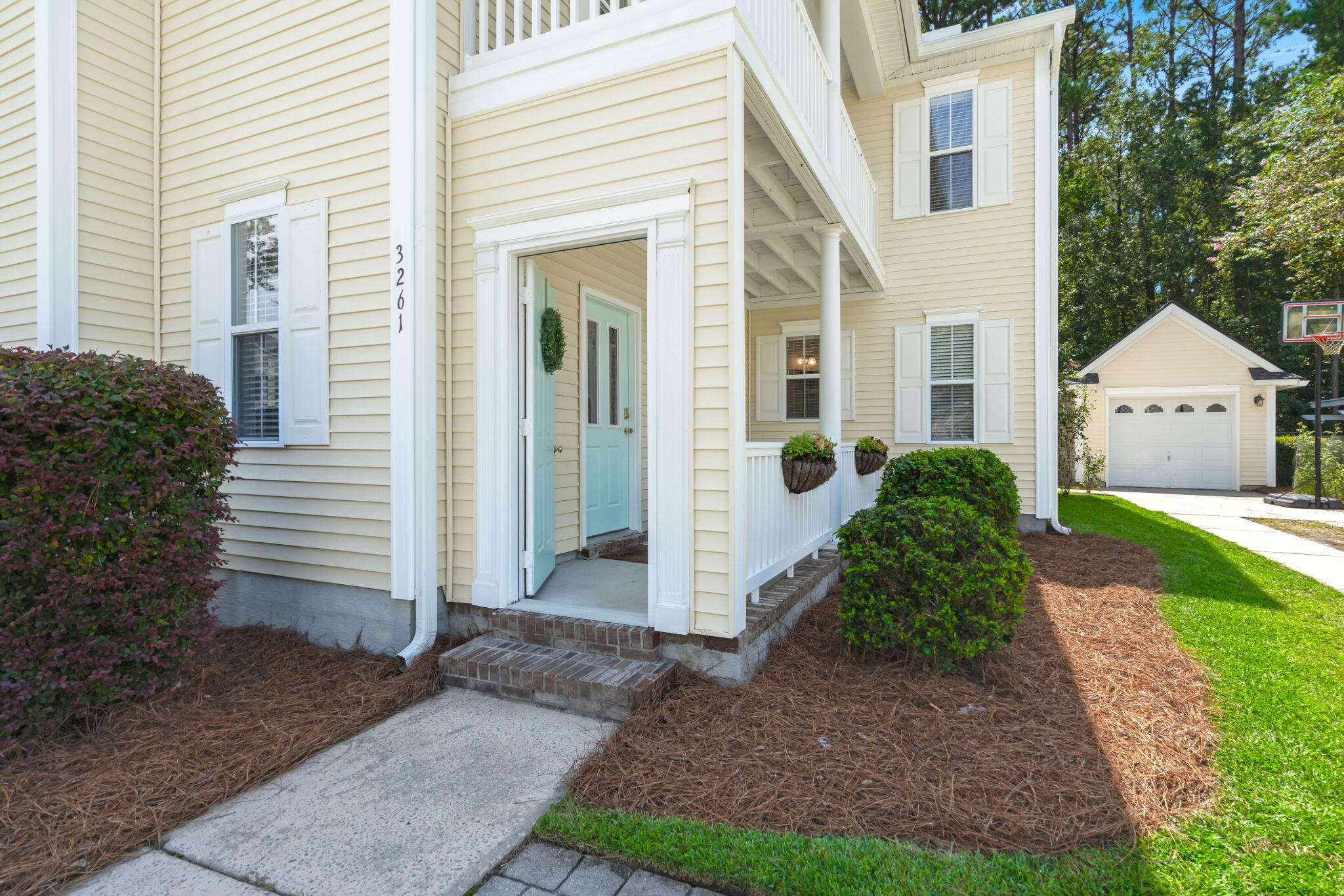 3261 Beaconsfield Road