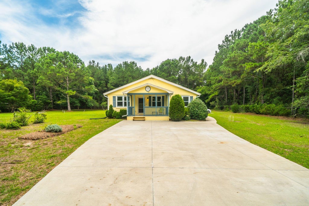 Photo of 3255 Edenvale Road, Johns Island, SC 29455 (MLS # 26018534)