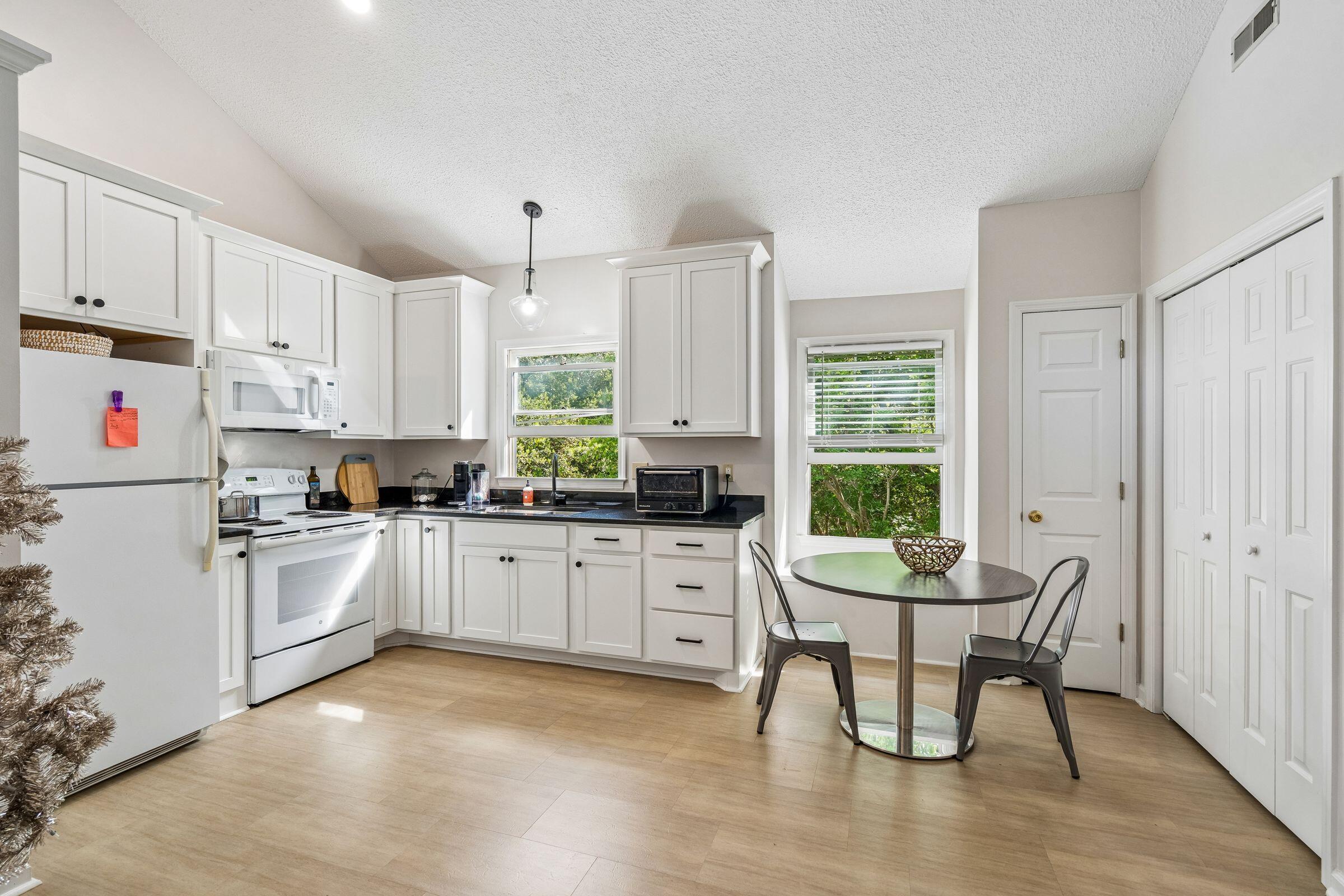 Summerville, South Carolina, 29483, United States, 3 Bedrooms Bedrooms, ,2 BathroomsBathrooms,Residential,Active,2036658