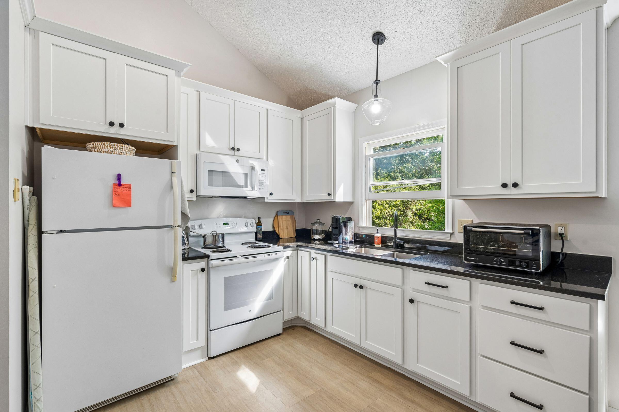 Summerville, South Carolina, 29483, United States, 3 Bedrooms Bedrooms, ,2 BathroomsBathrooms,Residential,Active,2036658