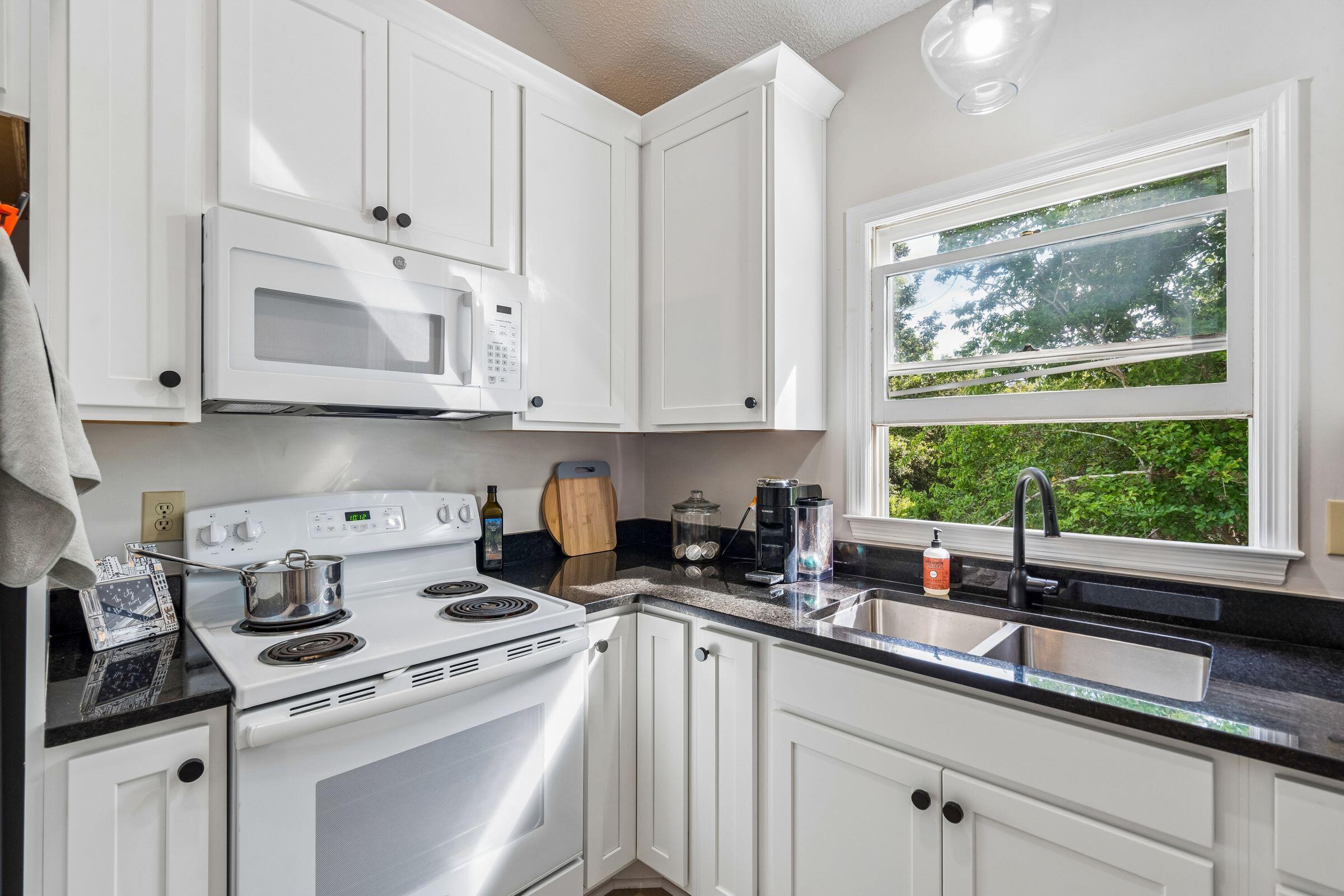 Summerville, South Carolina, 29483, United States, 3 Bedrooms Bedrooms, ,2 BathroomsBathrooms,Residential,Active,2036658