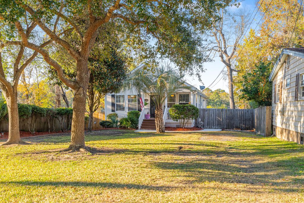 Photo of 1522 N Avalon Circle, Charleston, SC 29407 (MLS # 25032287)