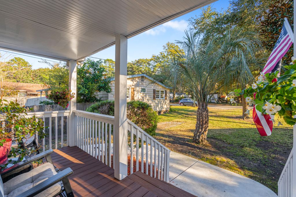 Photo of 1522 N Avalon Circle, Charleston, SC 29407 (MLS # 25032287)