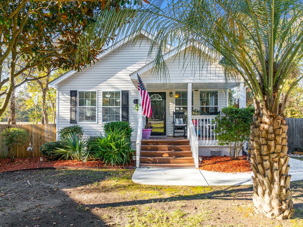 Photo of 1522 N Avalon Circle, Charleston, SC 29407 (MLS # 25032287)