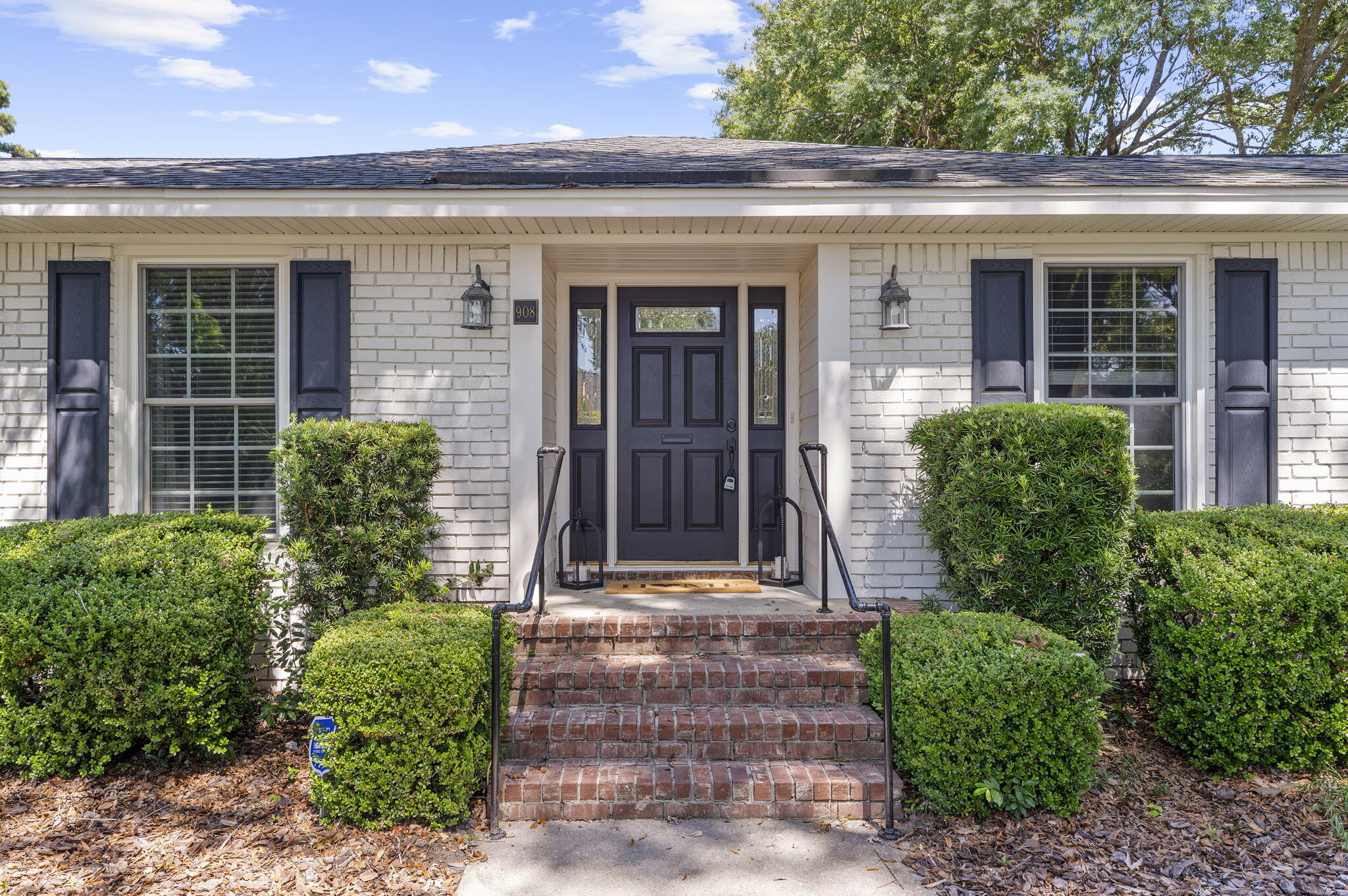 908 Searle Court