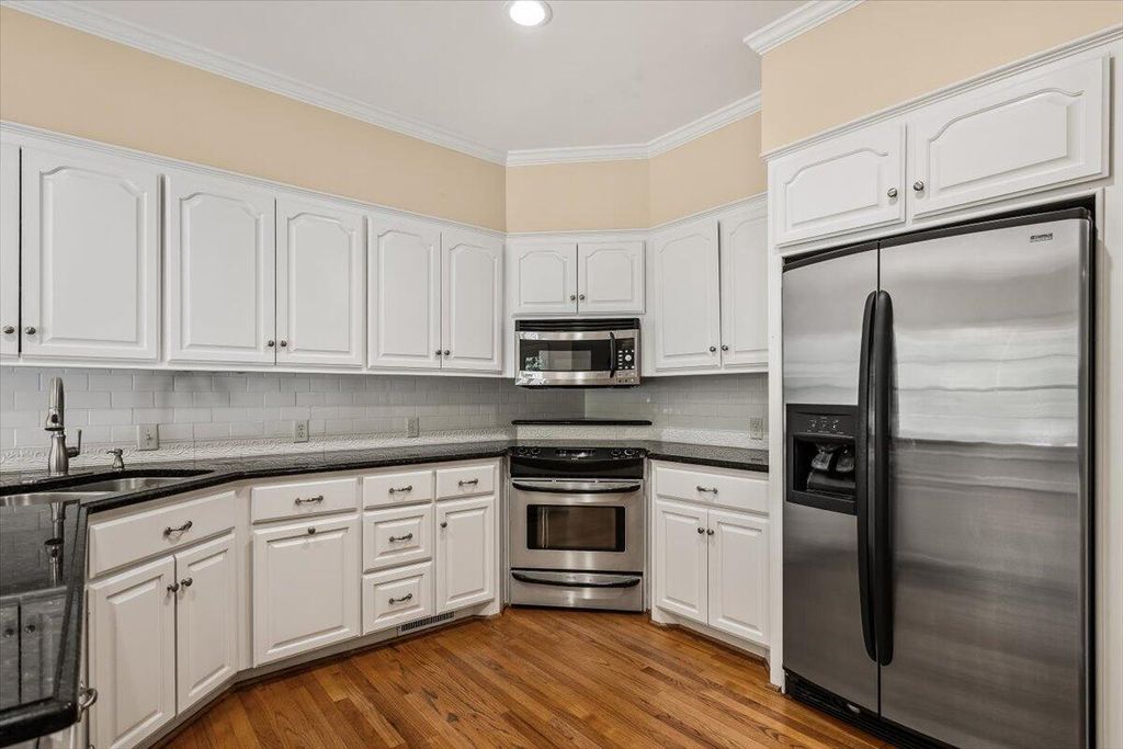 Photo of 117 Drayton Drive, Summerville, SC 29483 (MLS # 25026131)