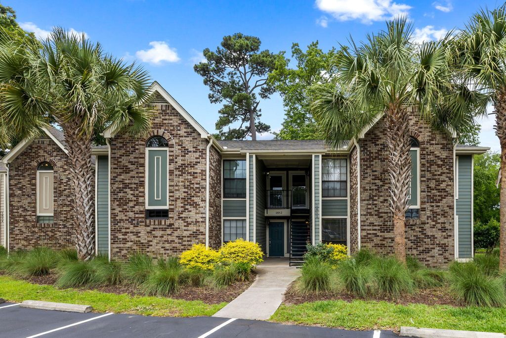 Photo of 1852 Montclair Drive #1852-B, Mount Pleasant, SC 29464 (MLS # 26013821)