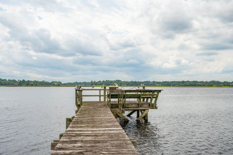 A home in North Charleston