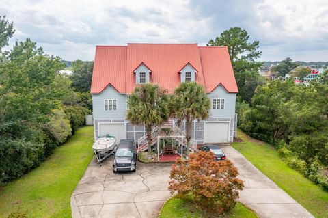 A home in North Charleston