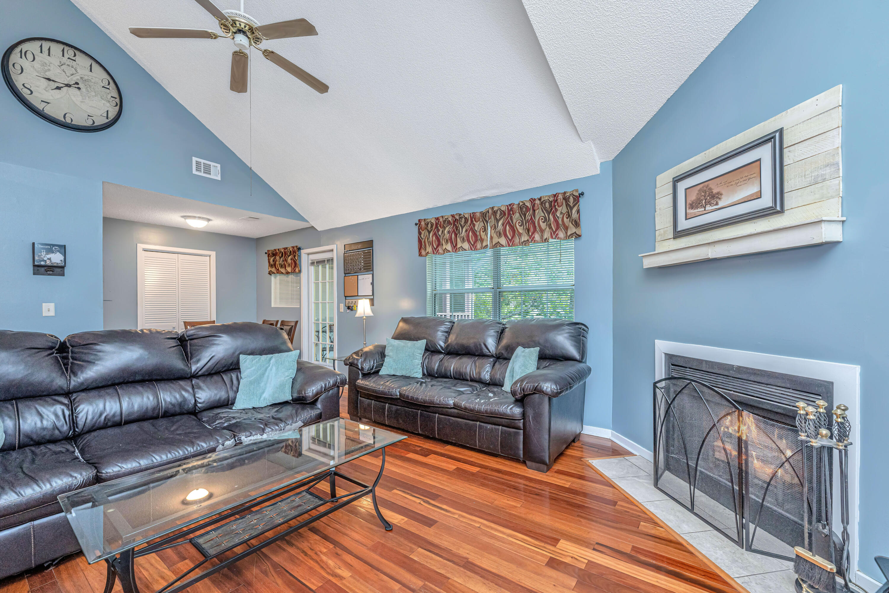 Photo 8 of 44 of 7910 Timbercreek Lane 1607 condo