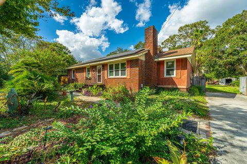 A home in North Charleston