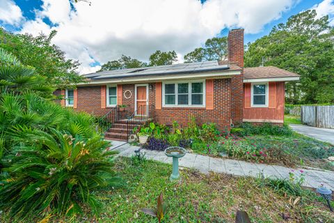 A home in North Charleston