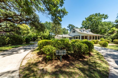 Photo of 115 E Carolina Avenue, Summerville, SC 29483 (MLS # 26016409)