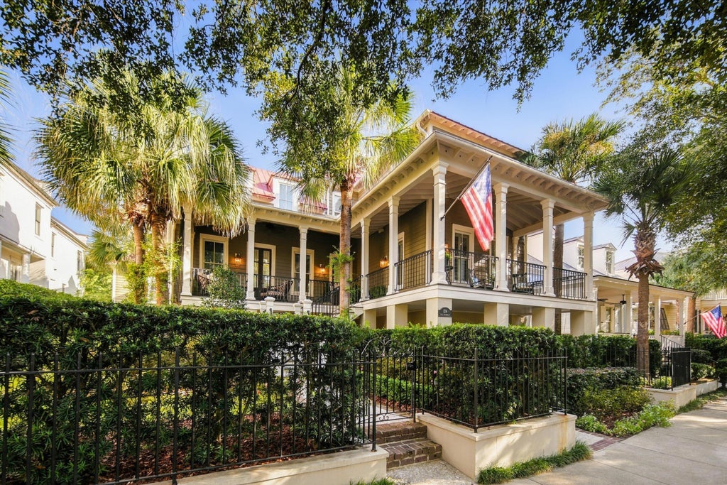 Photo of 126 W Shipyard Road, Mount Pleasant, SC 29464 (MLS # 26028945)