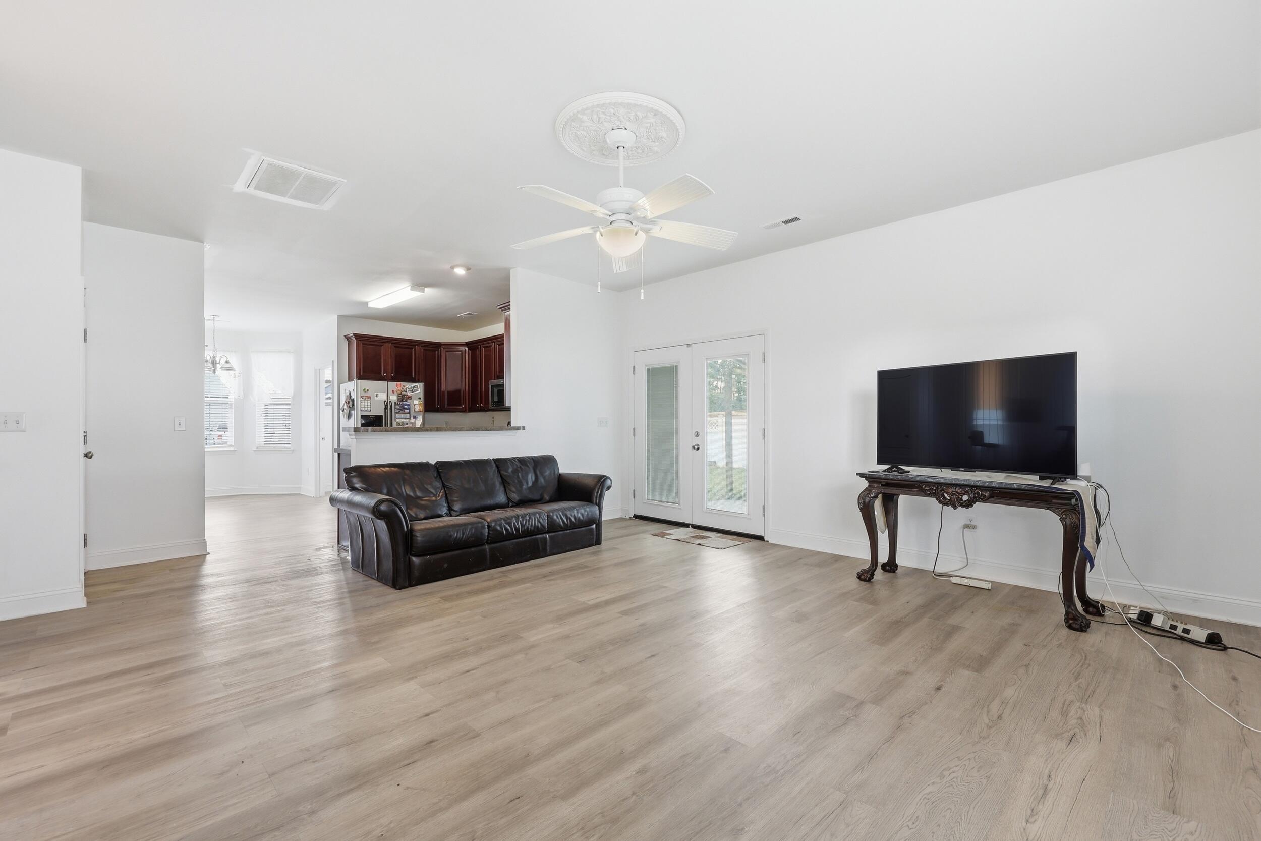 7786 Discovery Road