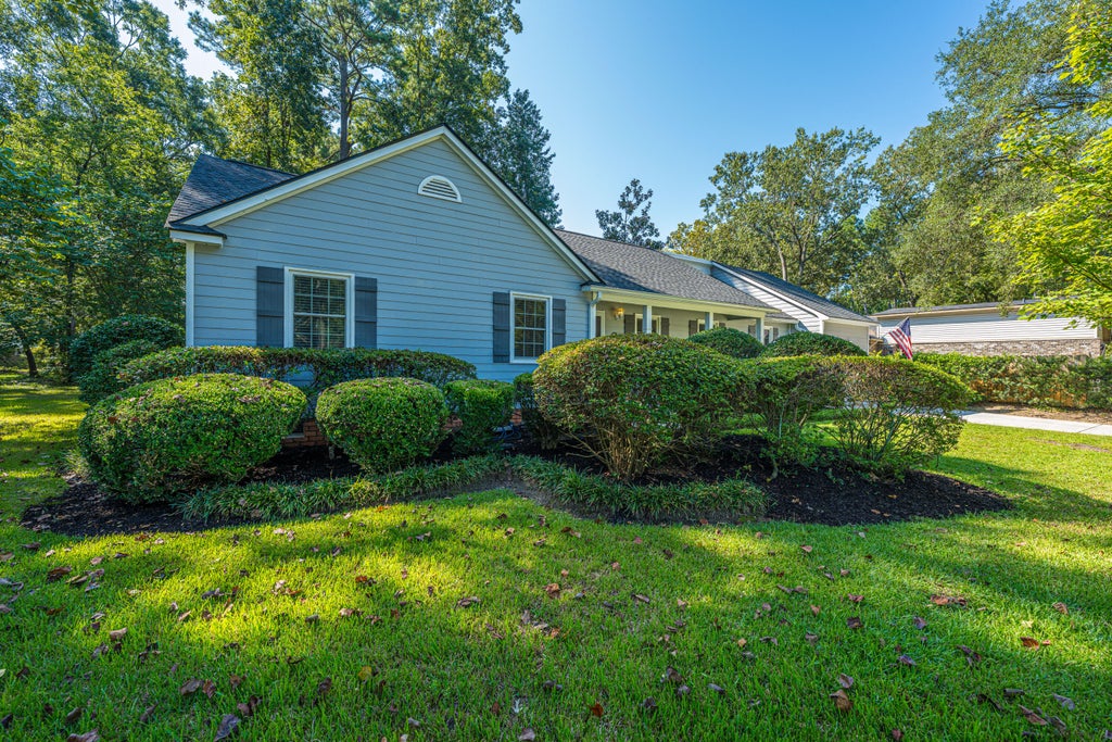 Photo of 102 Huntington Circle, Summerville, SC 29485 (MLS # 26025861)
