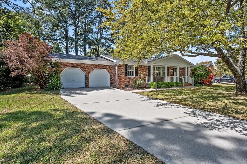 Photo of 971 Carmel Drive, Charleston, SC 29412 (MLS # 26009471)