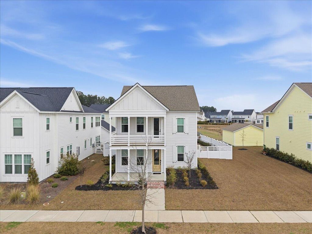 Photo of 676 Blueway Avenue, Summerville, SC 29486 (MLS # 26000928)