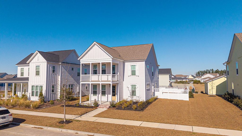 Photo of 676 Blueway Avenue, Summerville, SC 29486 (MLS # 26000928)