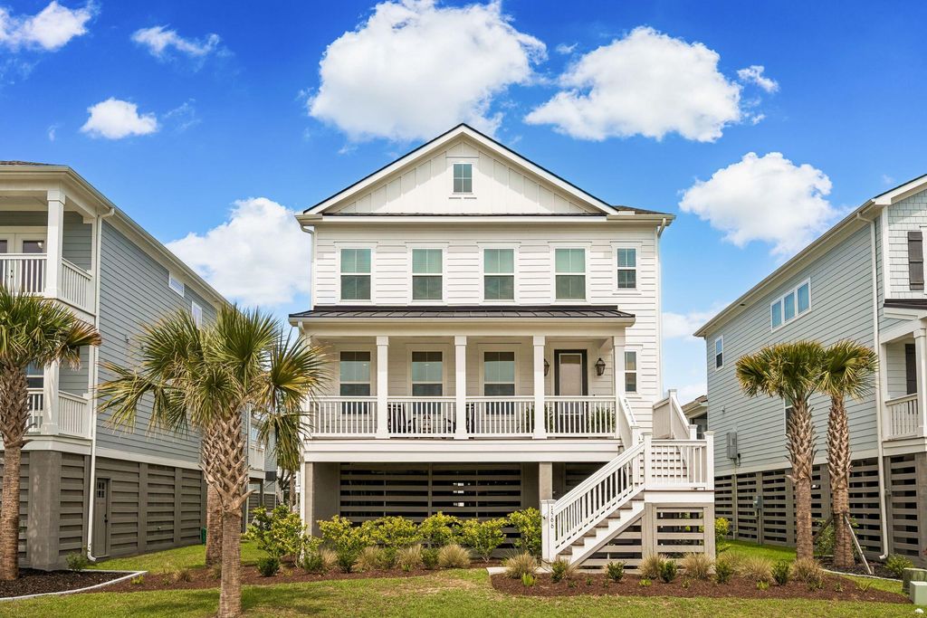 Photo of 1566 N Lakeshore Drive, Mount Pleasant, SC 29466 (MLS # 26014004)