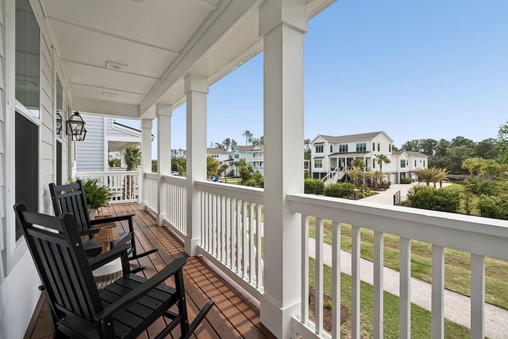Photo of 1566 N Lakeshore Drive, Mount Pleasant, SC 29466 (MLS # 26014004)
