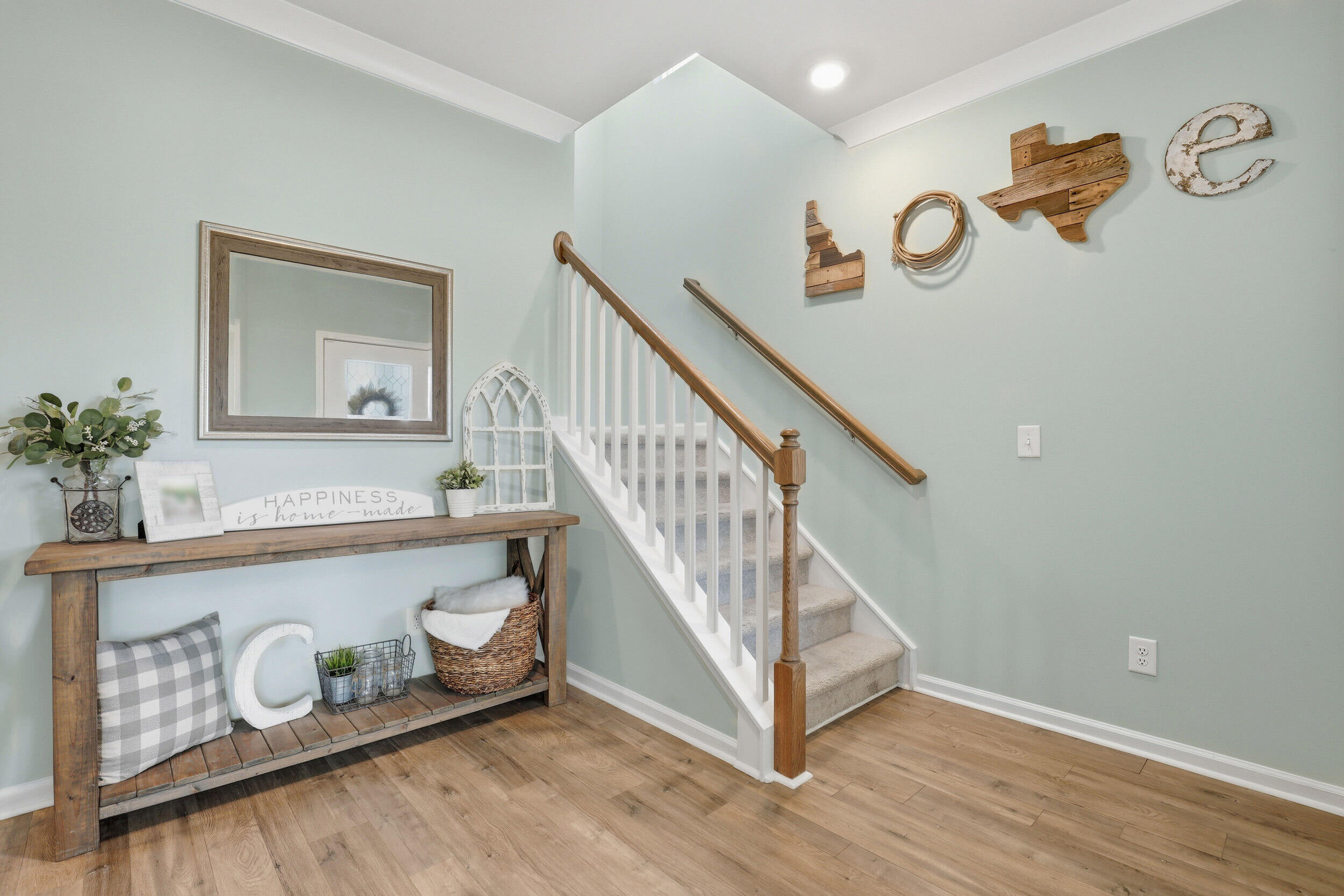 204 Honey Horn Drive