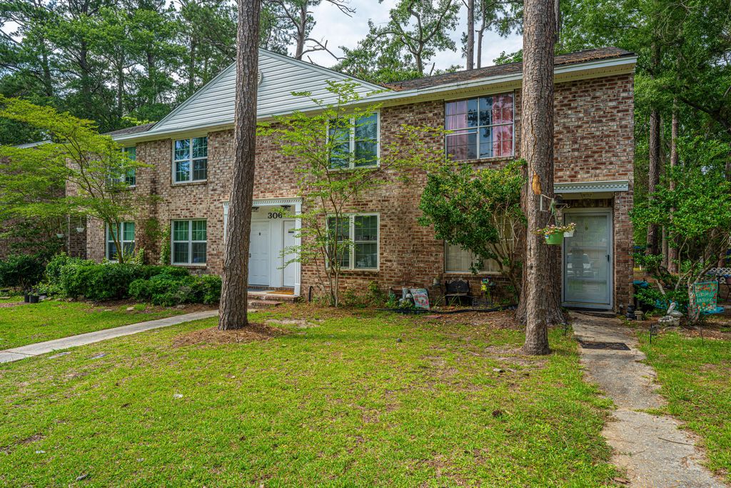 Photo of 306 Crestview Drive #Apt C, Summerville, SC 29485 (MLS # 26005559)