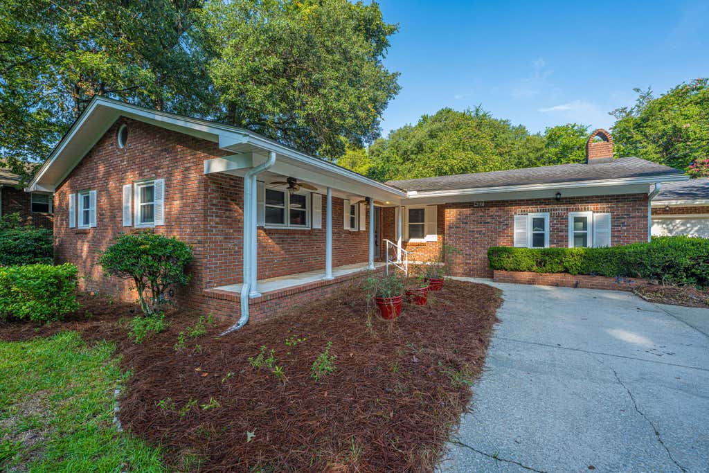 Photo of 427 Parkdale Drive, Charleston, SC 29414 (MLS # 26023263)