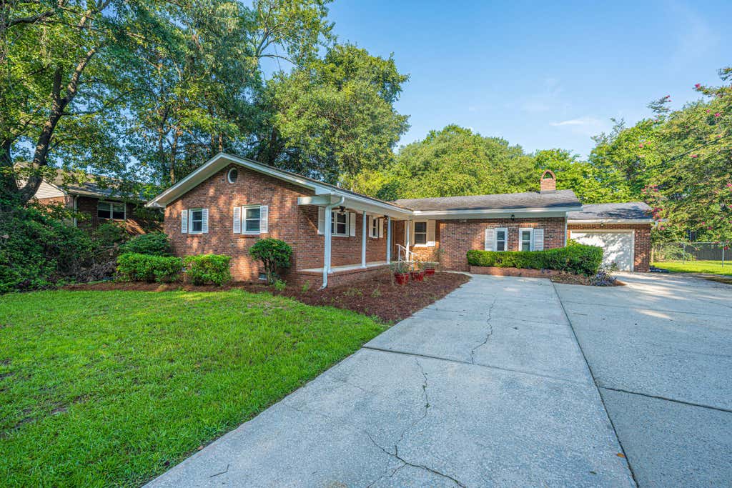 Photo of 427 Parkdale Drive, Charleston, SC 29414 (MLS # 26023263)