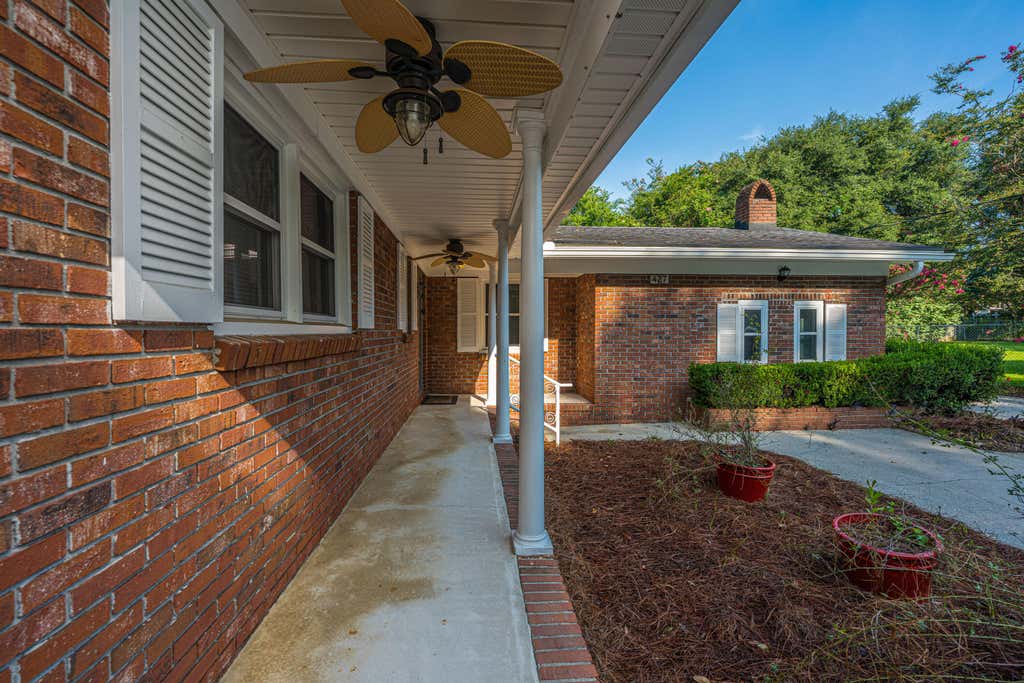 Photo of 427 Parkdale Drive, Charleston, SC 29414 (MLS # 26023263)