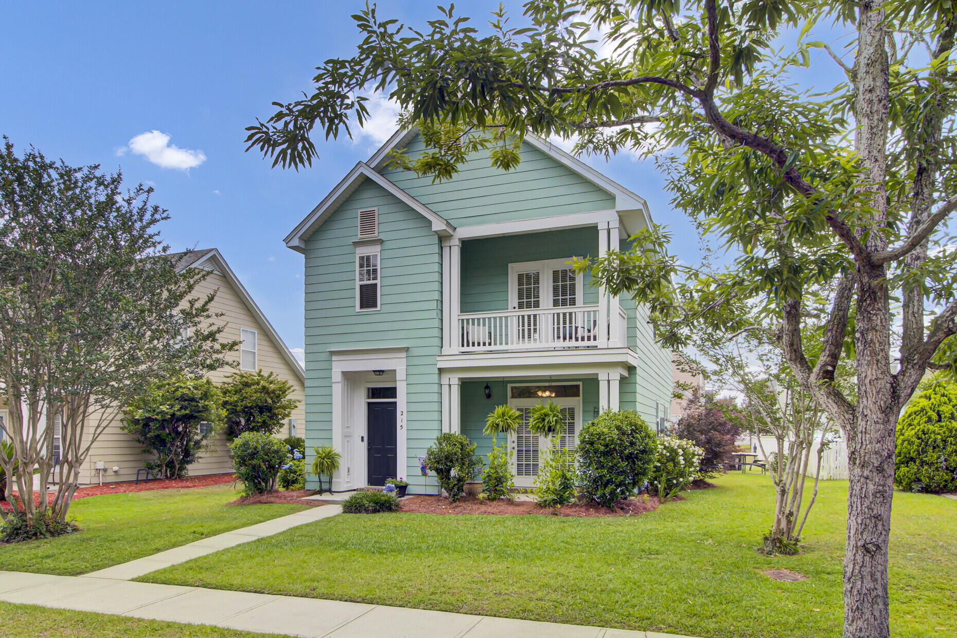 Photo 4 of 39 of 215 Pimpernel Street house