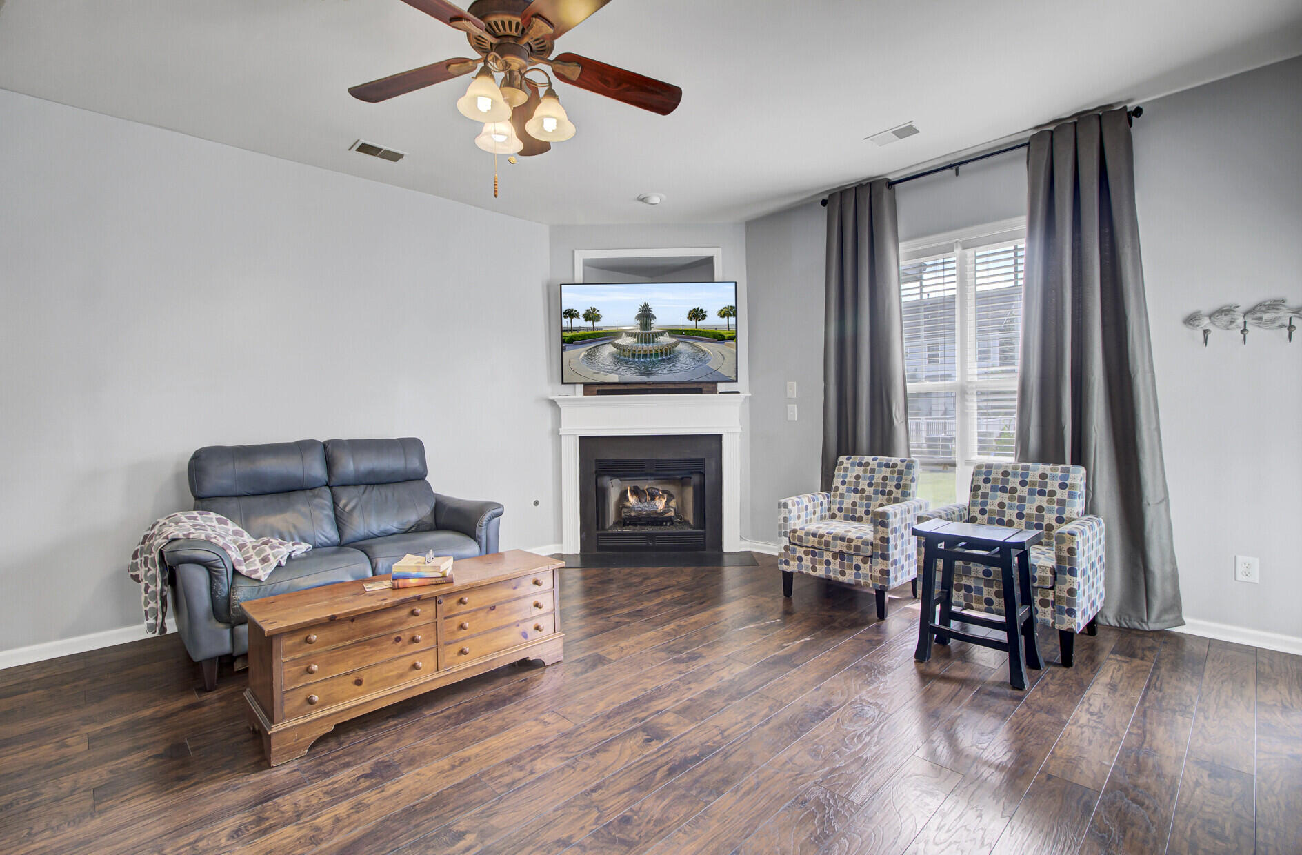 Photo 12 of 39 of 215 Pimpernel Street house