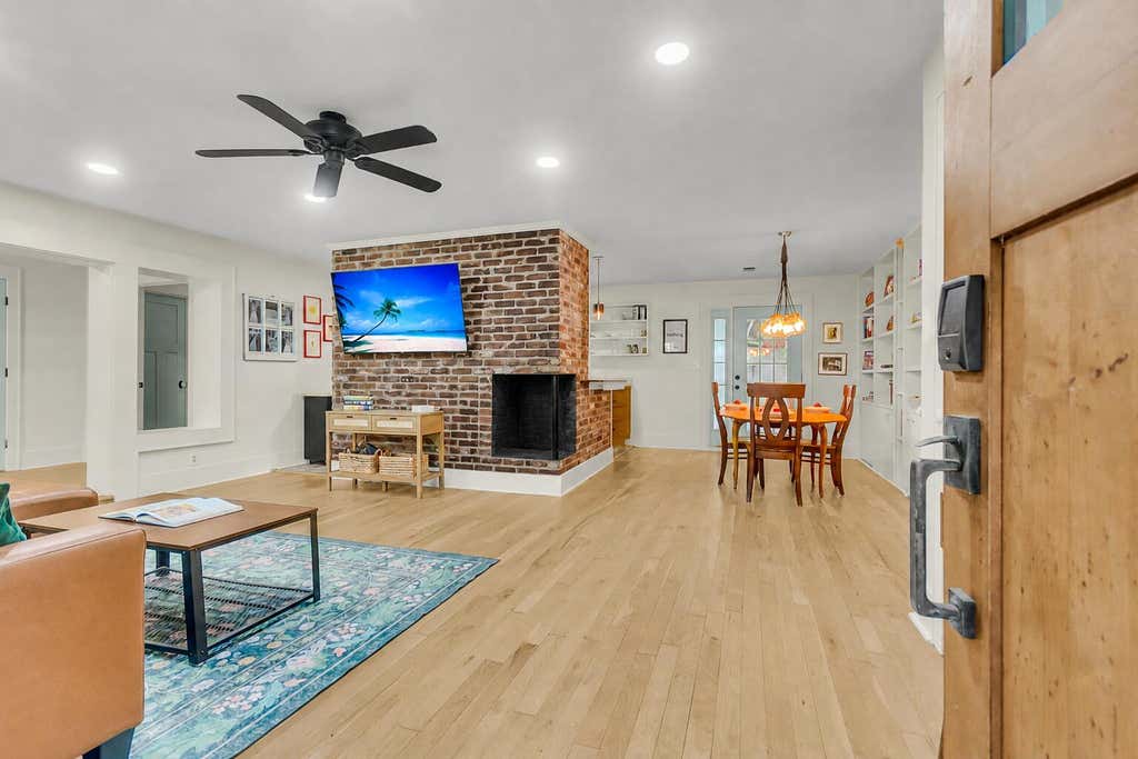 Photo of 12 Stratford Road, Charleston, SC 29407 (MLS # 26022484)