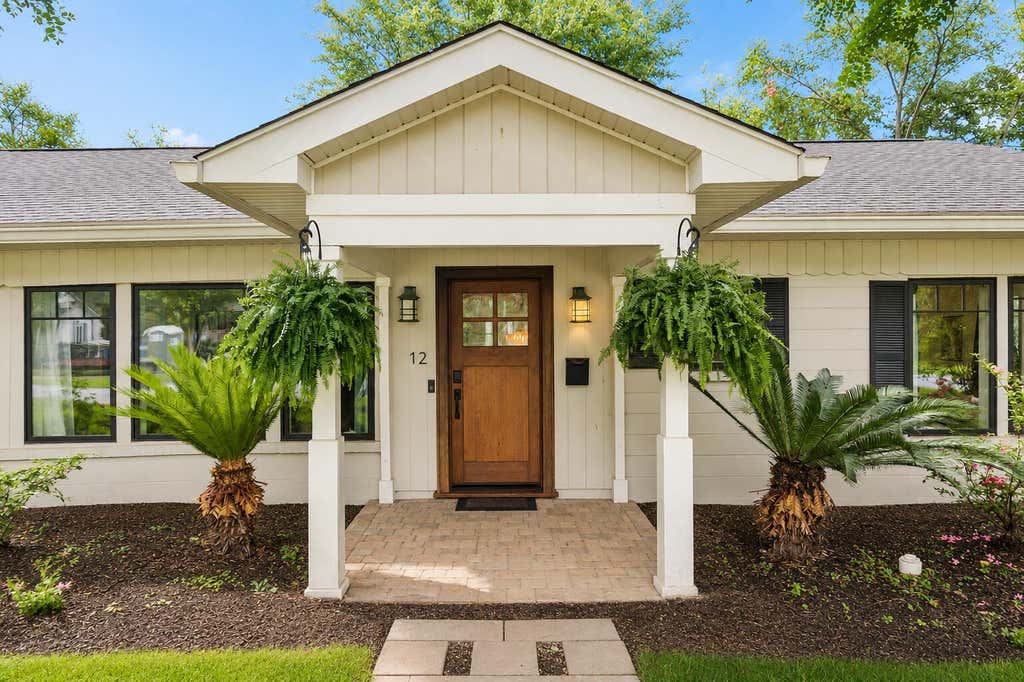 Photo of 12 Stratford Road, Charleston, SC 29407 (MLS # 26022484)