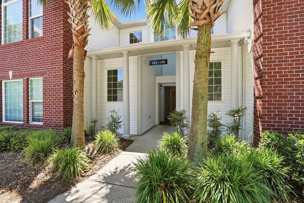 Photo of 141 Golfview Lane, Summerville, SC 29485 (MLS # 26014231)