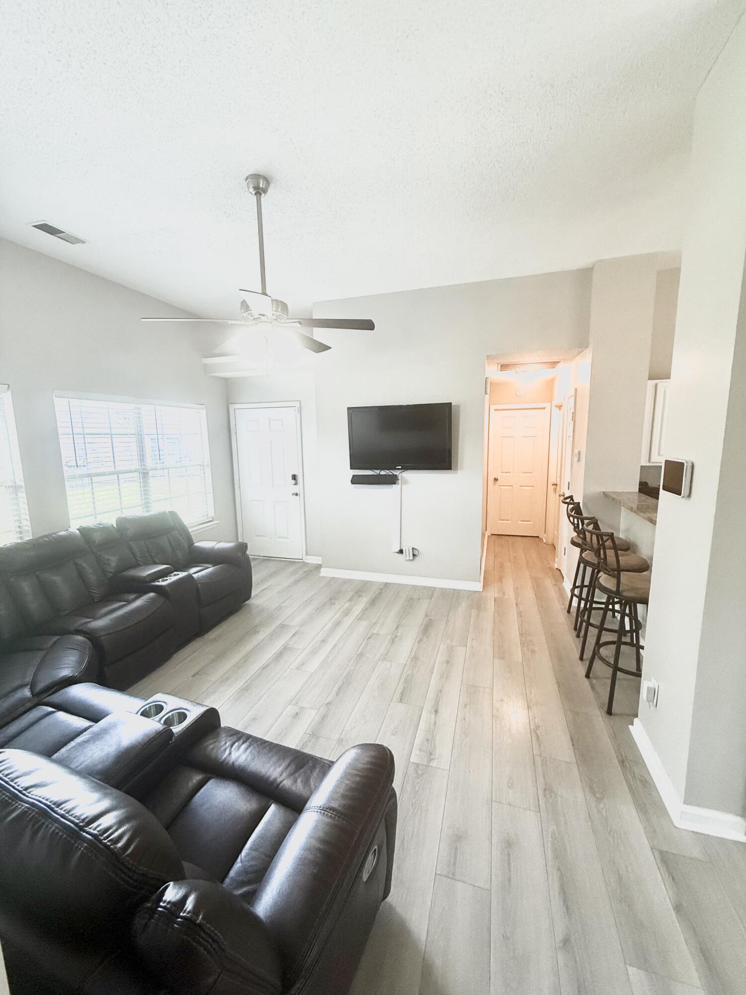 505 Hedge Way