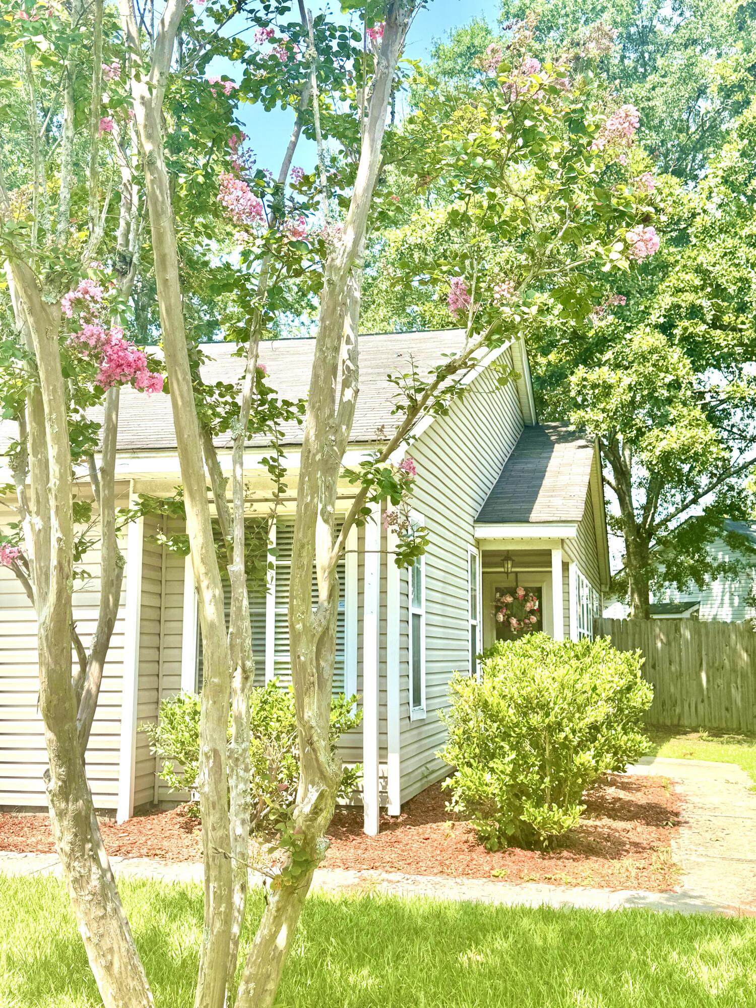505 Hedge Way