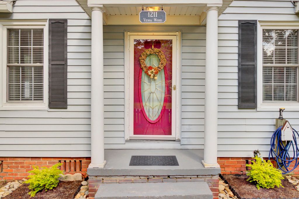Photo of 1211 Vienna Woods Road, Hanahan, SC 29410 (MLS # 25027490)