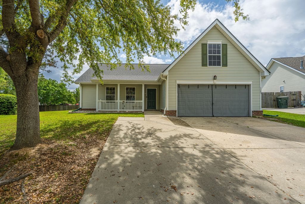 Photo of 1303 Grassy Hill Court, Hanahan, SC 29410 (MLS # 26009666)