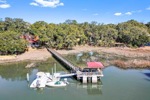 127 Oak Street McClellanville SC 29458
