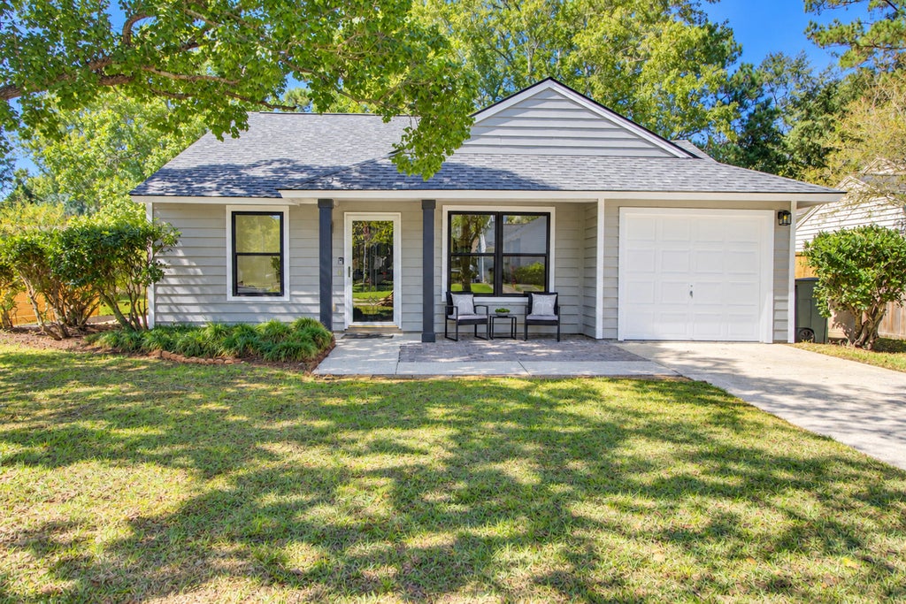 Photo of 1139 Bellwood Road, Charleston, SC 29412 (MLS # 26028421)